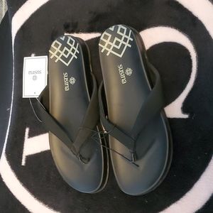 SUSINA Black sandal NWT sz 6